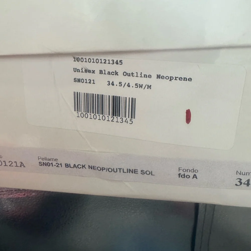 iRi NYC Wes Black Neoprene Platform Slipons Size 4.5‎